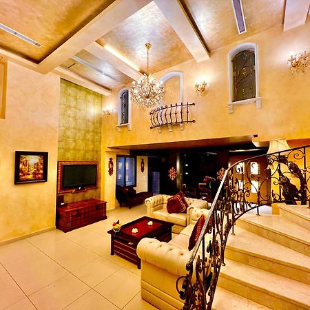 Queens Suite Hotel Beirut Exterior photo